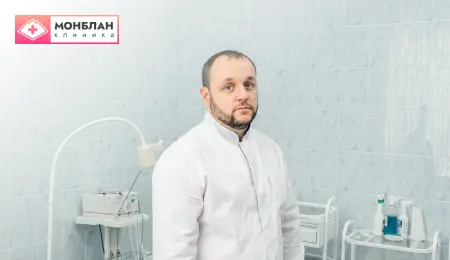 Врач в белом халате в процедурном кабинете